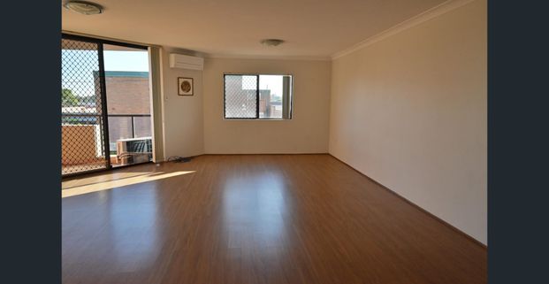 Very close to Regents Park Station - Photo 1