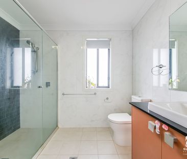 4 Bedrooms | 3 Bathrooms | Single Garage - Photo 3
