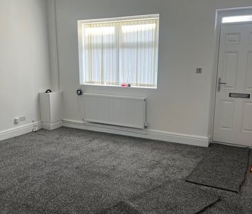 3 Bed End Terrace, Grange Mount, CH43 - Photo 1