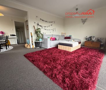 Sunny Fendalton Home with Designer Indoor and Outdoor Living - Photo 2