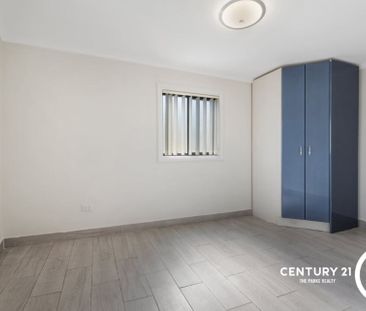 Hurry! This Won't Last Long! - Photo 2