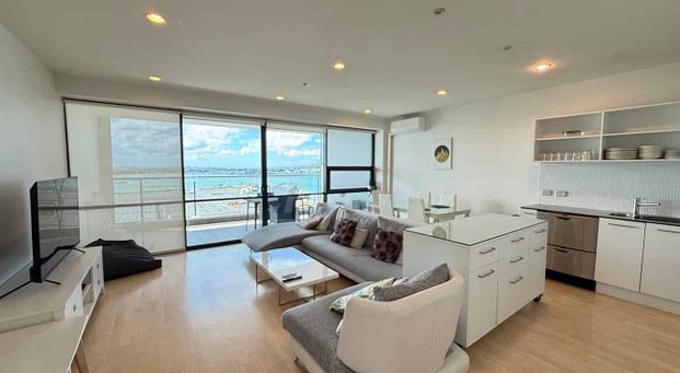 Central Auckland 3BR Gem with Views - Photo 1