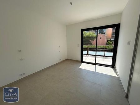 Location Appartement 4 pièces 93m² ST RAPHAEL 83700 - Photo 5