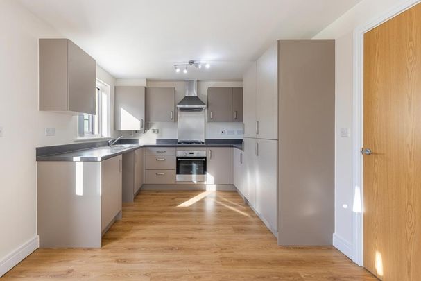 3 bedroom semi-detached house to rent - Photo 1