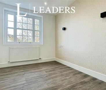 3 bedroom flat to rent - Photo 3