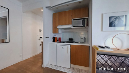 Appartement lumineux meublé avec coin cuisine et cave – Paris centre - Photo 2