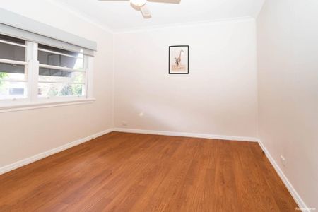 BEAUTIFUL FAMILY HOME WITH CHARM - Photo 2