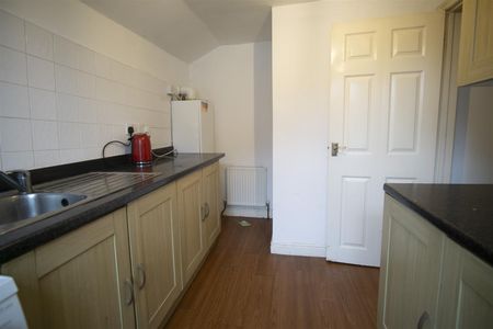 1 Bed Flat To Let on Ribbleton Lane, Preston - Photo 5