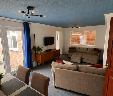1 bedroom in a house share to rent - Photo 2