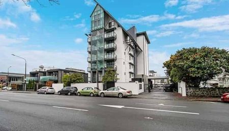 Enviable Latimer Square Central City Living! - Photo 4