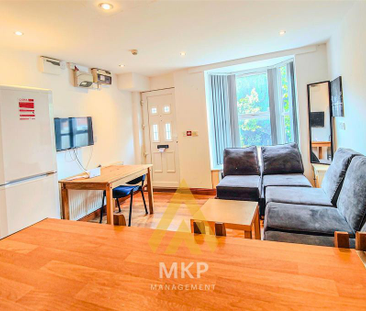 6 bedroom terraced house to rent - Photo 2