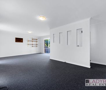 Family Home - Photo 5