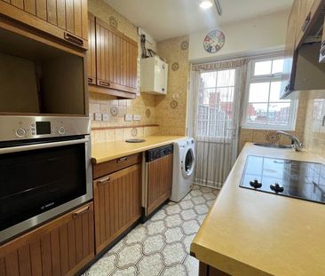 2 bedroom end of terrace house to rent - Photo 6