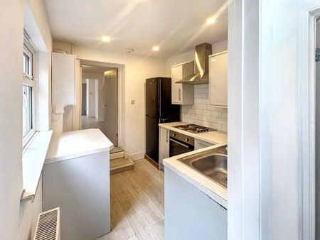 3 bedroom terraced house to rent - Photo 5