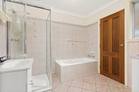 Modern 3-Bedroom Townhouse Close to University and CBD - Photo 4