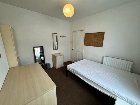 Heworth Place, Heworth - P2132 - Photo 5