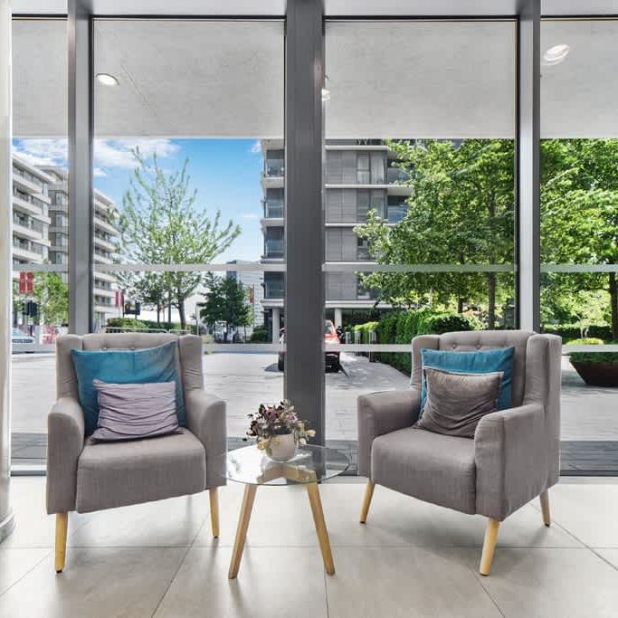 Glasshouse Gardens London E20 - Photo 1