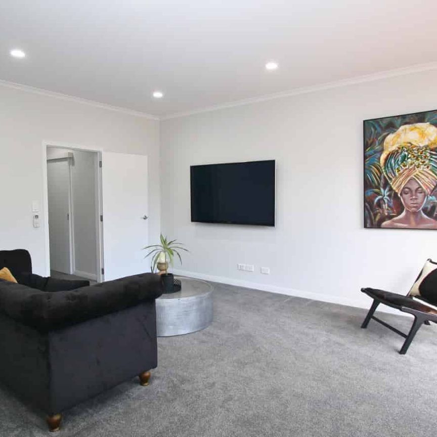 Simply Immaculate - Photo 1