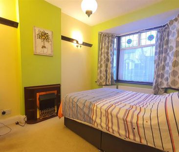 4 bedroom semi-detached bungalow to rent - Photo 4