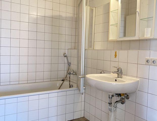 Helle 2 Zimmer-Wohnung im 1. Obergeschoss - Photo 1
