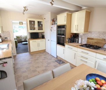 2 bedroom semi-detached bungalow to rent - Photo 4