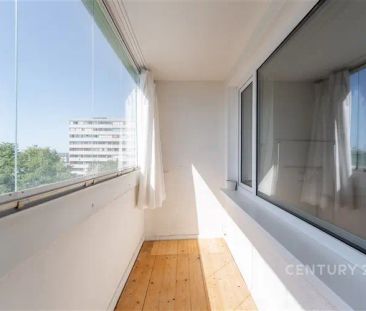 Útulný byt 2+kk s krytou lodžií, sklepem a otevřeným výhledem, k di... - Fotografie 1