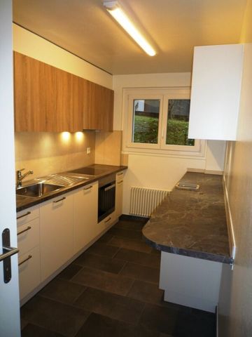 Appartement de 3.5 pièces au 1er étage avec balcon - Photo 2