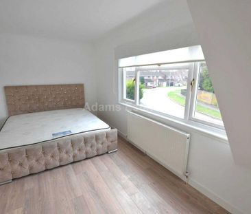 4 bedroom semi-detached house to rent - Photo 6