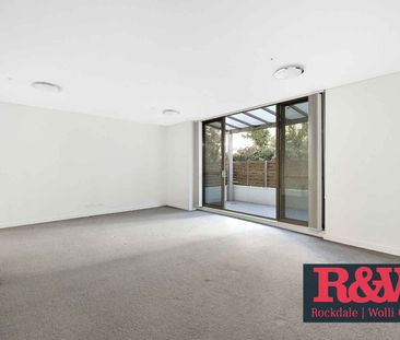 Stylish One-Bedroom + Study with Courtyard - Photo 4