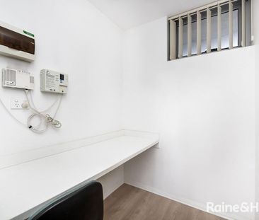 Stylish Urban Apartment in the Heart of Marrickville - Photo 4