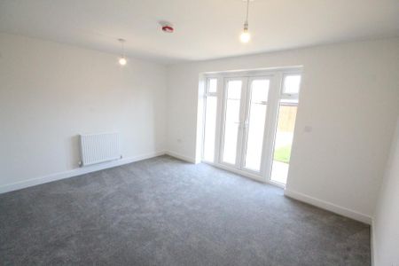 3 bedroom semi-detached house to rent - Photo 2