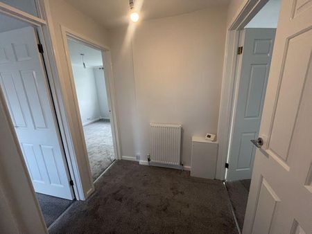 2 bedroom ground floor flat to rent - Photo 2