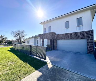 Modern Double-Storey&comma; Three Bedroom Home&excl;&excl; - Photo 1