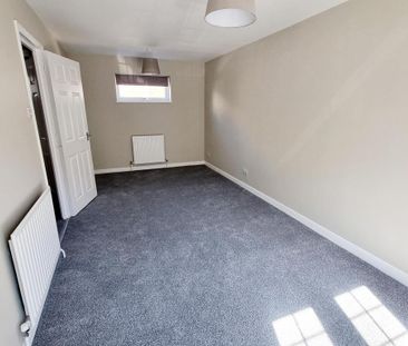 2 bedroom end of terrace house to rent - Photo 4