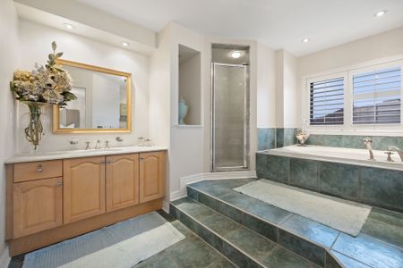 For Lease - 317 Clearmeadow Boulevard, Newmarket, Ontario - Photo 2