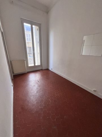 Appartement 3 pièces 78m2 MARSEILLE 6EME 942 euros - Photo 4