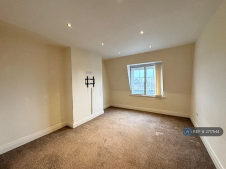 3 bedroom flat to rent - Photo 2