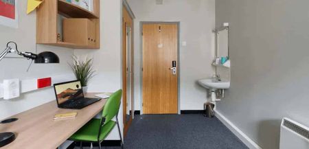 Classic Shared Apartment - Photo 5