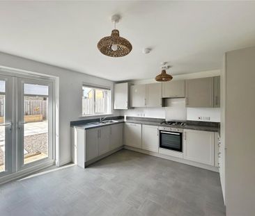 4 bedroom detached house to rent - Photo 2