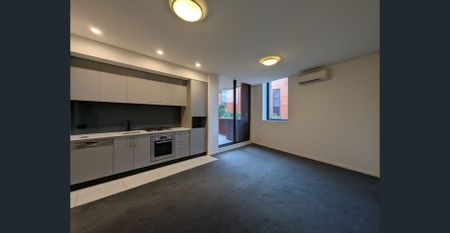 Modern One BEDROOM APARTMENT - Photo 3