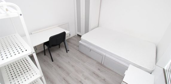 Room For Rent Laura Street, Pontypridd - Photo 2