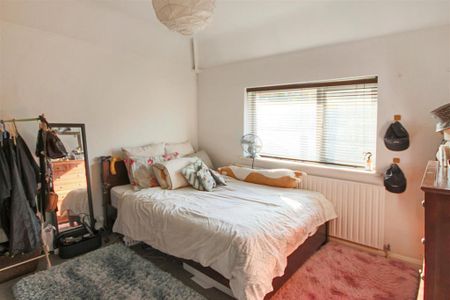 3 bedroom semi-detached house to rent - Photo 4