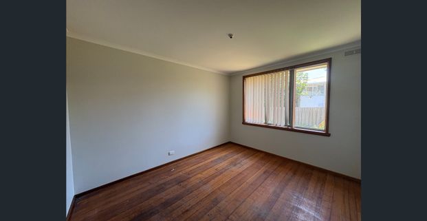 It's easy, Living Here - Photo 1