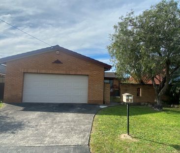 Charming Three-Bedroom Home in a Fantastic Location! - Photo 5