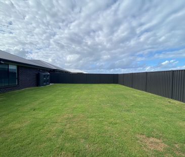 Four bedroom family home - Photo 5