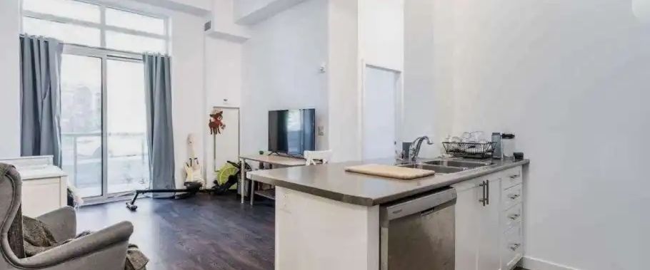 104-81 Robinson St, Hamilton, Ontario L8P 0C2 | 81 Robinson Street, Hamilton - Photo 1