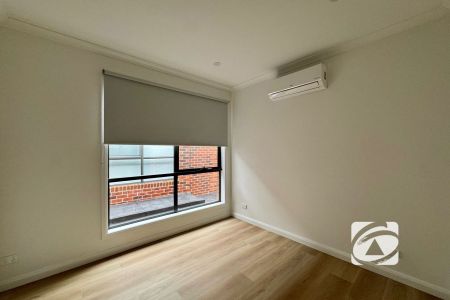 BRAND NEW MODERN HOME IN PERFECT LOCATION - Photo 4