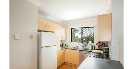 Top-Floor Retreat with Sweeping views of City & Story Bridge! - Photo 4