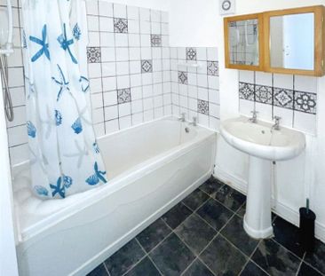 2 Bedroom Terraced - Photo 3