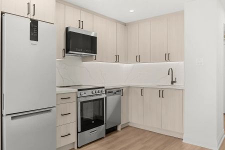 Charles West — Studio Suite - Photo 3